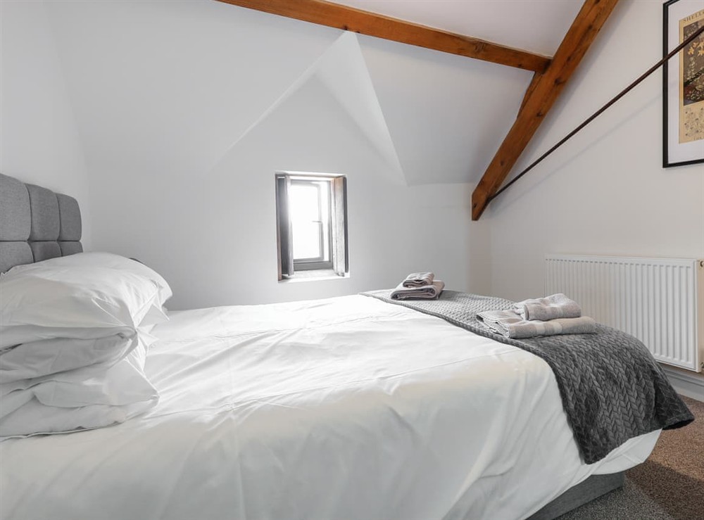 Double bedroom (photo 4) at The Cart Arms in Gloucester, Gloucestershire