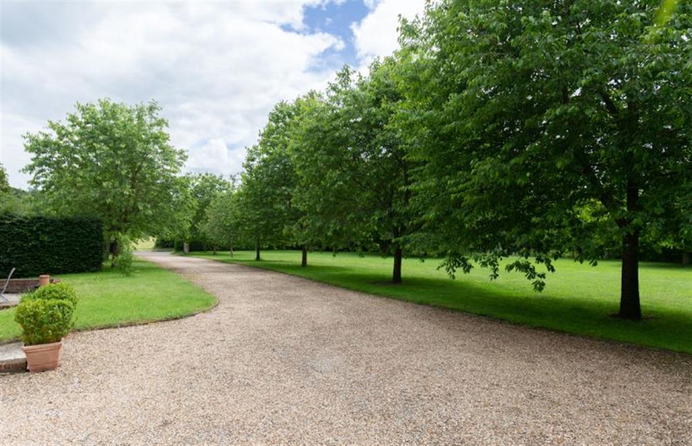 Large driveway with well-maintained gardens at The Cart Lodge, Thornham Magna
