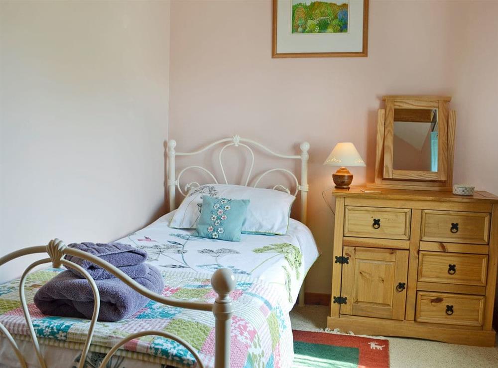 Charming single bedroom at The Cart Shed in Saxmundham, Suffolk