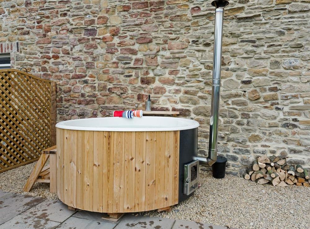Inviting private hot tub for 6 at The Cart Shed in Witton Gilbert, near Durham, England