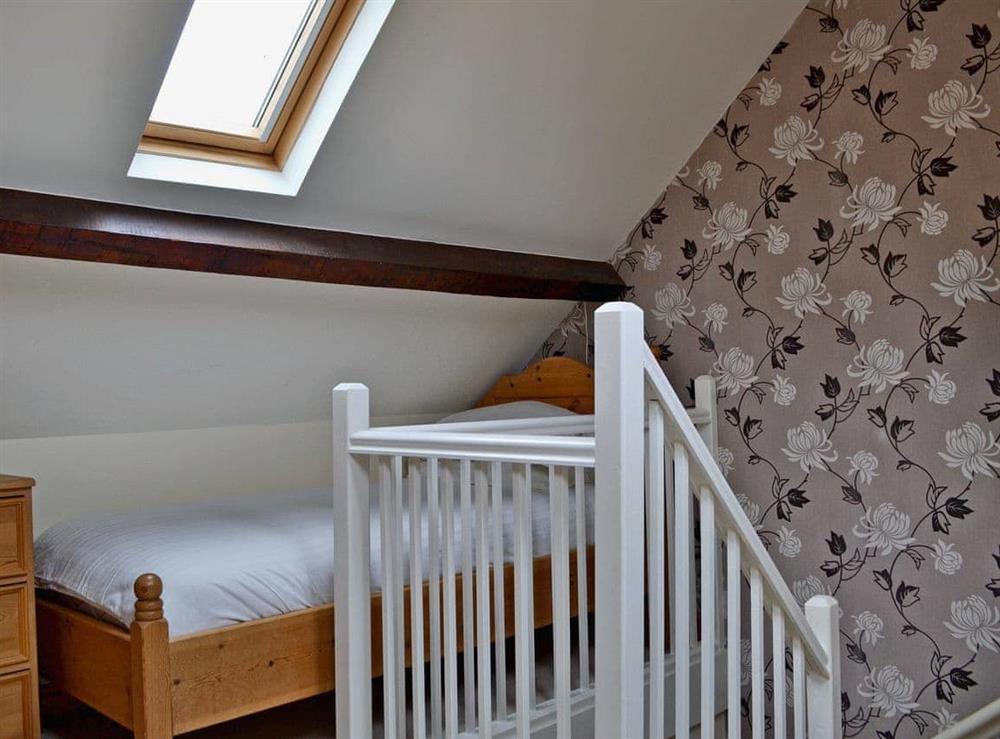 Beamed twin bedroom with en-suite at The Carters Cottage in Sedgwick, near Kendal, Cumbria