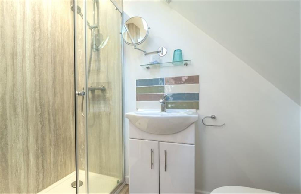 Bathroom with shower, wash basin and WC at The Cartlodge, Iken