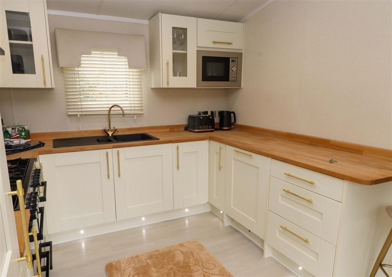 The kitchen at The Chalet at Tyn Lon, Chwilog