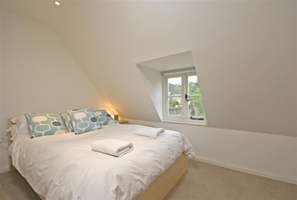 Bedroom four with 4’6 double bed at The Chestnuts, Shilton