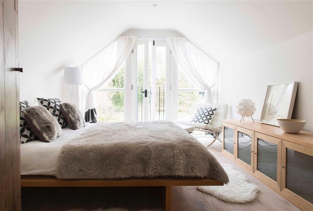 Bedroom two with 5’ king-size bed and Juliet balcony at The Chestnuts, Shilton