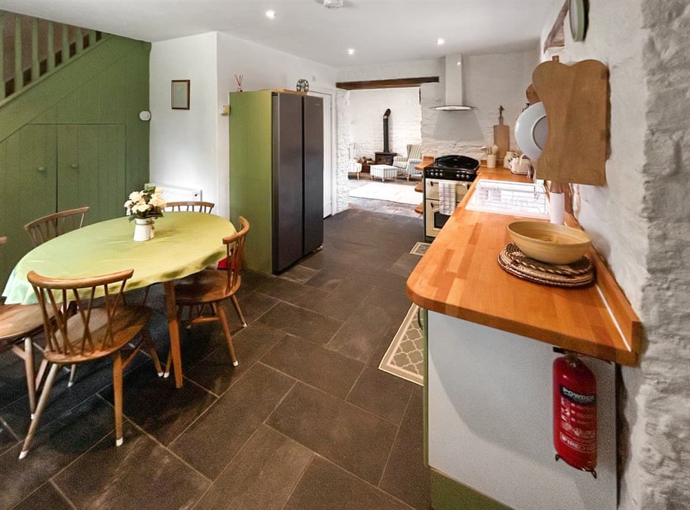 Kitchen/diner (photo 4) at The Cider Barn in West Pennard, near Glastonbury, Somerset