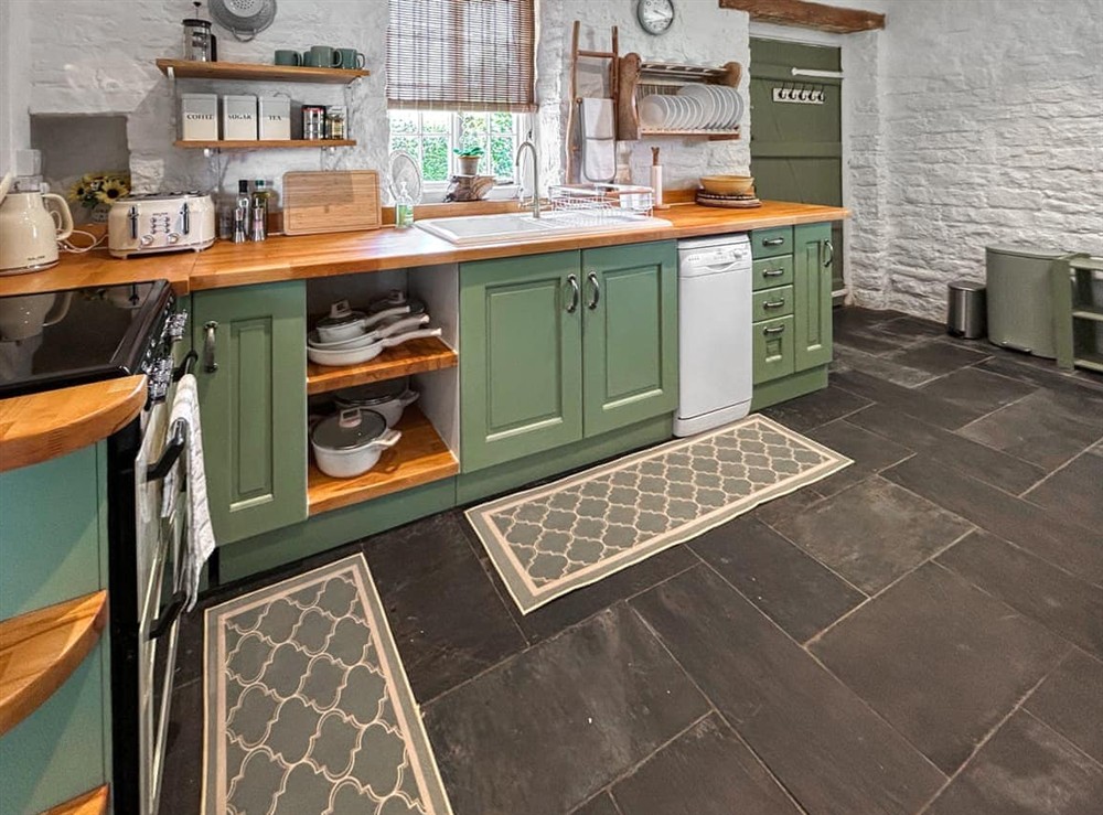 Kitchen/diner (photo 5) at The Cider Barn in West Pennard, near Glastonbury, Somerset