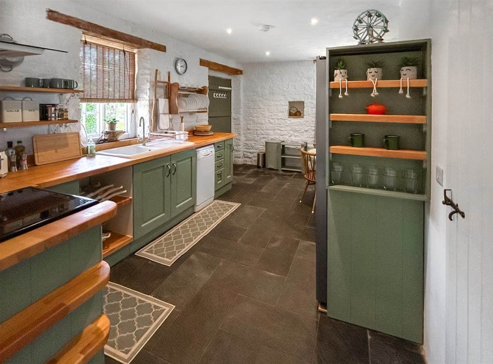 Kitchen/diner (photo 6) at The Cider Barn in West Pennard, near Glastonbury, Somerset