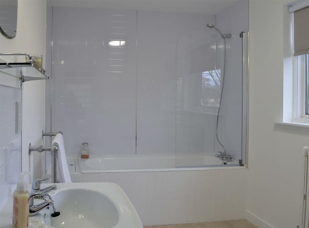 Family bathroom with shower over bath at The Coach House in Alford, Aberdeenshire