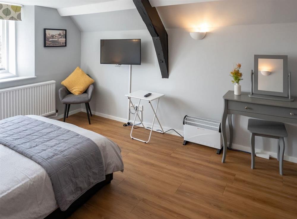 Double bedroom (photo 9) at The Coach House Apartment in Rufford, Nottinghamshire
