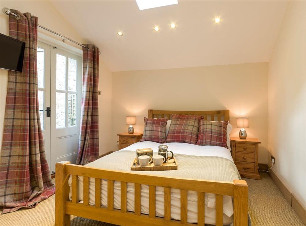 Relaxing bedroom with kingsize bed and en-suite at The Coach House in Riding Mill, near Corbridge, Northumberland