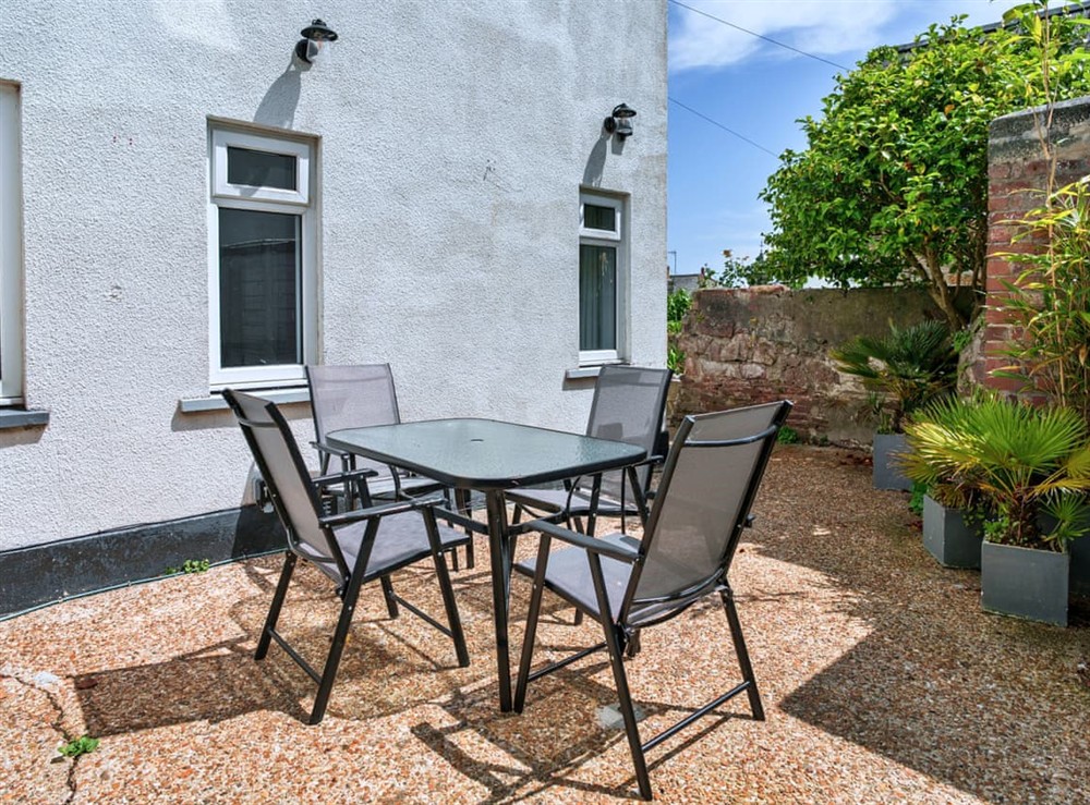 Sitting-out-area at The Coachman’s Cottage in Kingsand, Cornwall