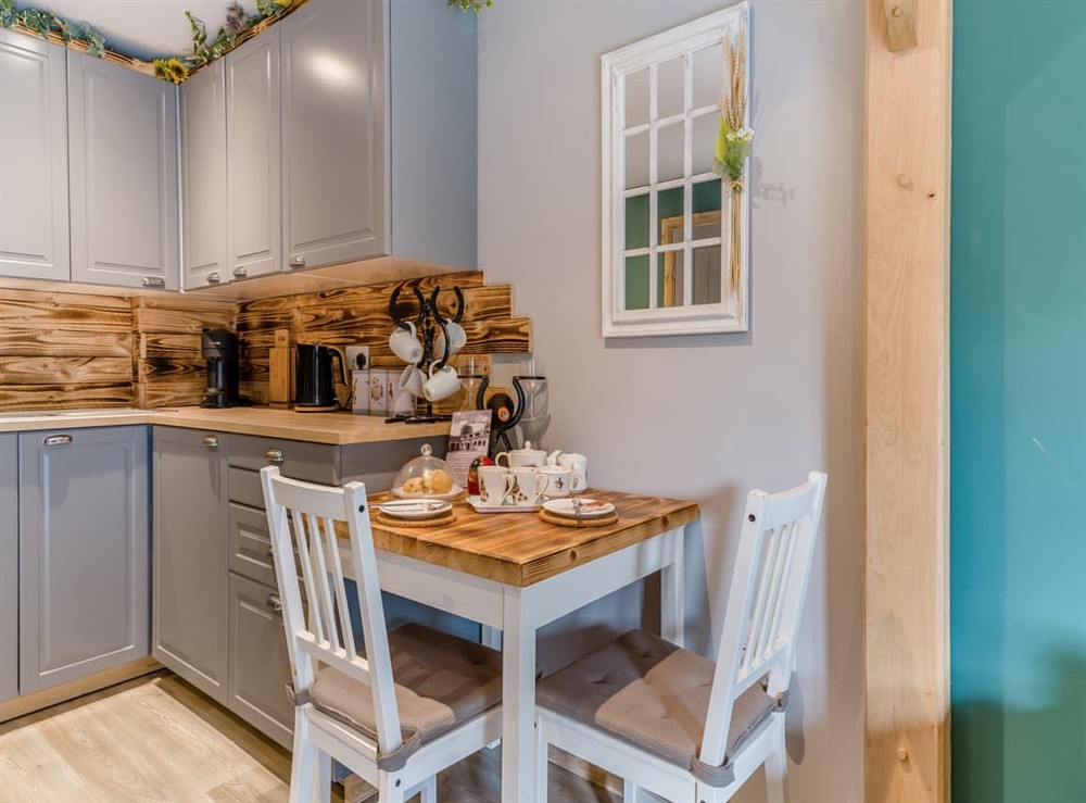 Kitchen/diner (photo 2) at The Coachmans Cottage in Ringwood, New Forest, Hampshire