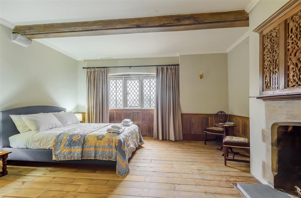 Bedroom three with a 5’ king-size bed and en-suite bathroom at The Cochrane Wing, Dorchester