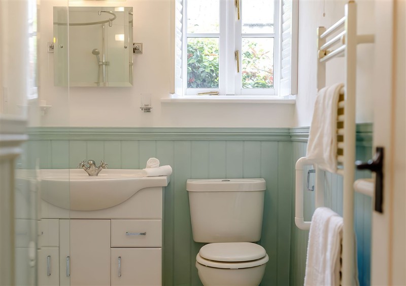 The bathroom at The Copper House, Bodrean near Truro