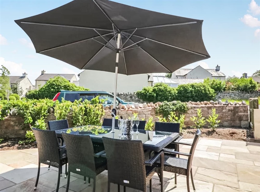 Outdoor eating area at The Cottage in Appleby, Cumbria