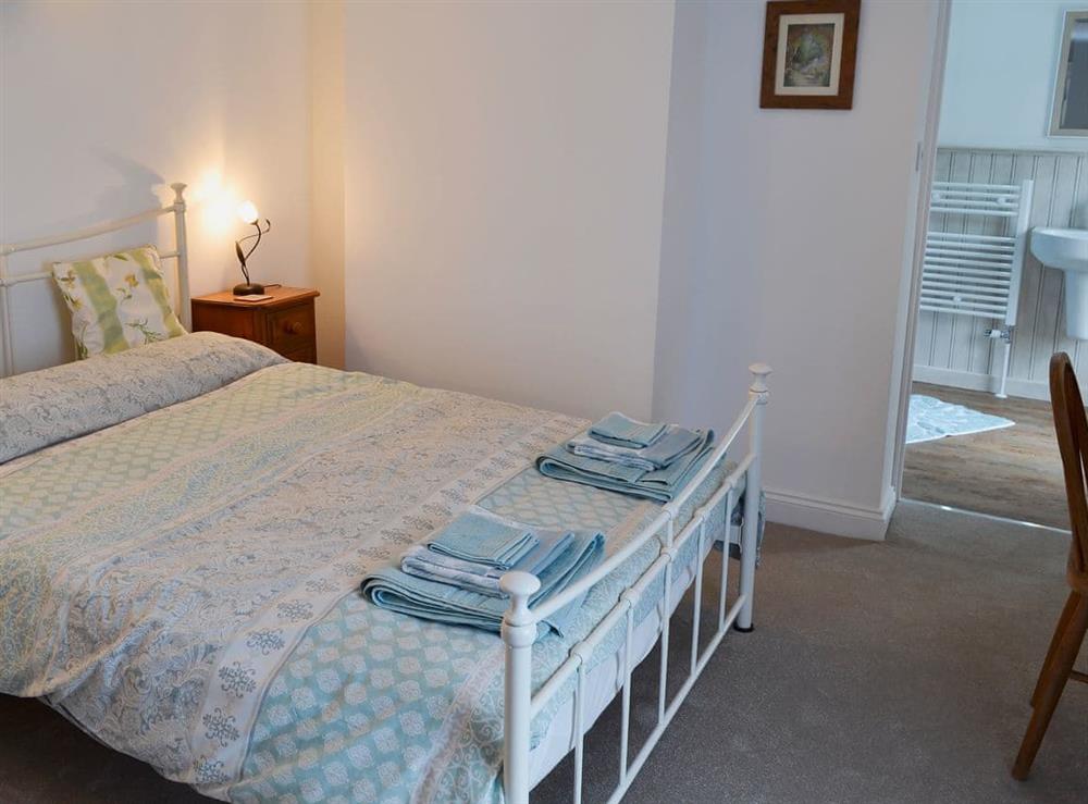 Double bed room with en-suite shower room at The Cottage in Broadstairs, Kent, England