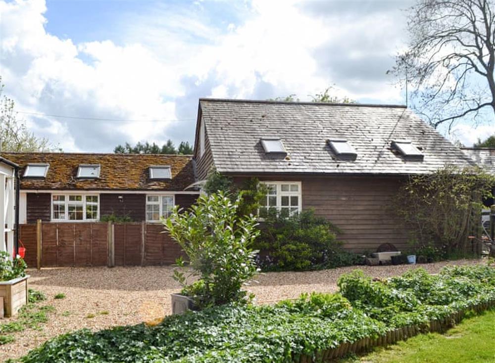 Characterful holiday home at The Cottage Island Heron in Wolverton Common, near Tadley, Hampshire