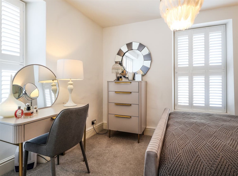 Double bedroom (photo 2) at The Cottage in Malmesbury, Wiltshire