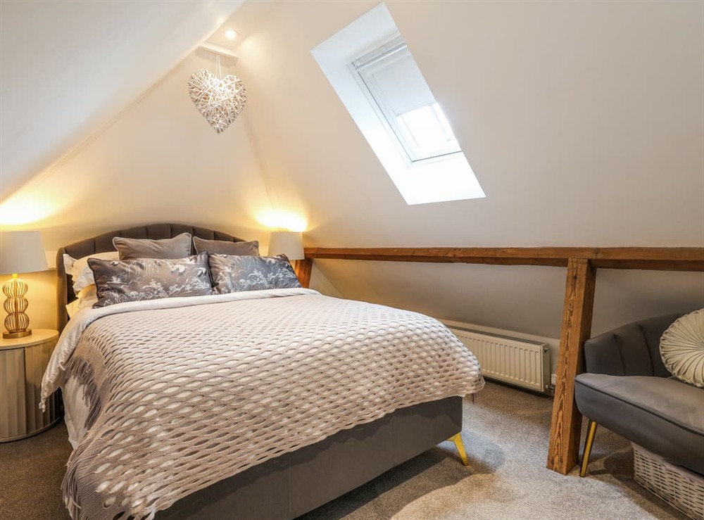 Double bedroom (photo 3) at The Cottage in Malmesbury, Wiltshire
