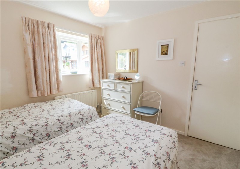 One of the bedrooms (photo 2) at The Cottage On The Green, Porthmadog