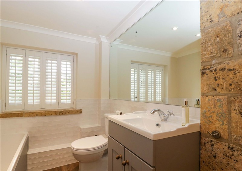 The bathroom at The Cottage, Stow-On-The-Wold