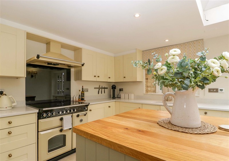 The kitchen (photo 3) at The Cottage, Stow-On-The-Wold