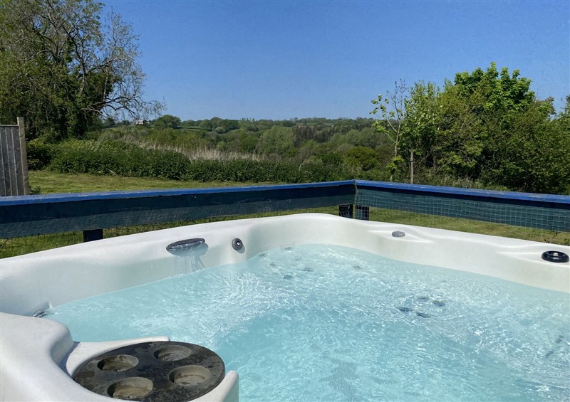 The hot tub at The Cow Shed, Bishopswood