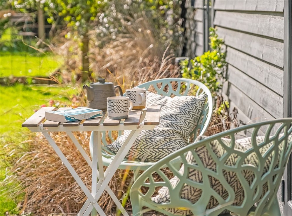 Sitting-out-area at The Cowshed in Halesworth, Suffolk