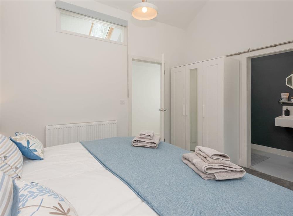Peaceful en-suite double bedroom at The Cowshed in Reepham, Norfolk