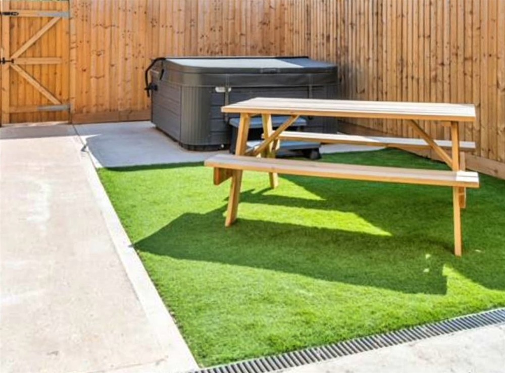 Jacuzzi at The Crows Nest in Gloucestershire, England