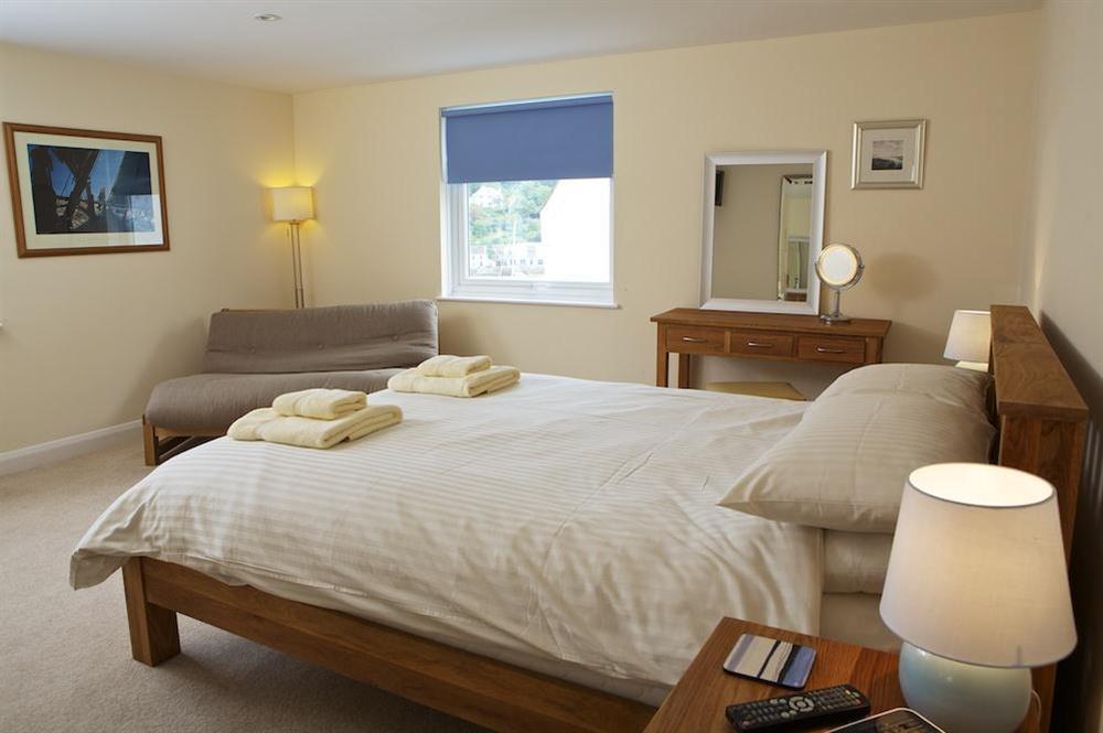 Master bedroom with King-size bed (photo 2) at The Crows Nest in , Salcombe
