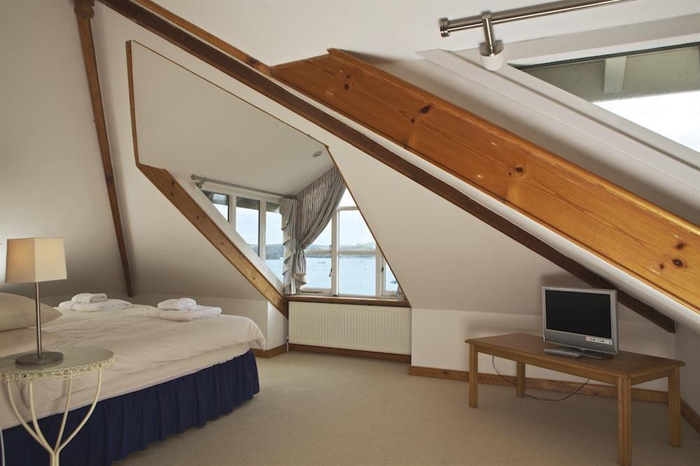 Twin bedroom (photo 2) at The Custom House in Union Street, Salcombe
