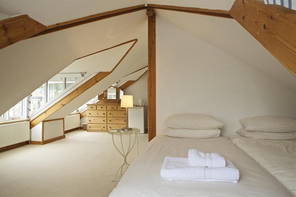 Twin bedroom at The Custom House in Union Street, Salcombe