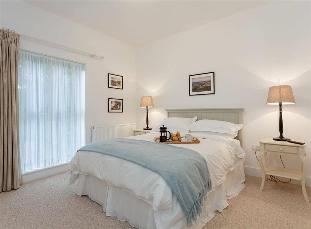 Peaceful en-suite double bedroom at The Dairy in Beauworth, near Alresford, Hampshire