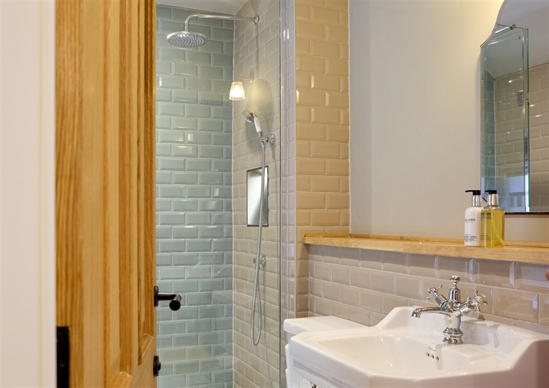 Bathroom at The Dovecote, Hopton
