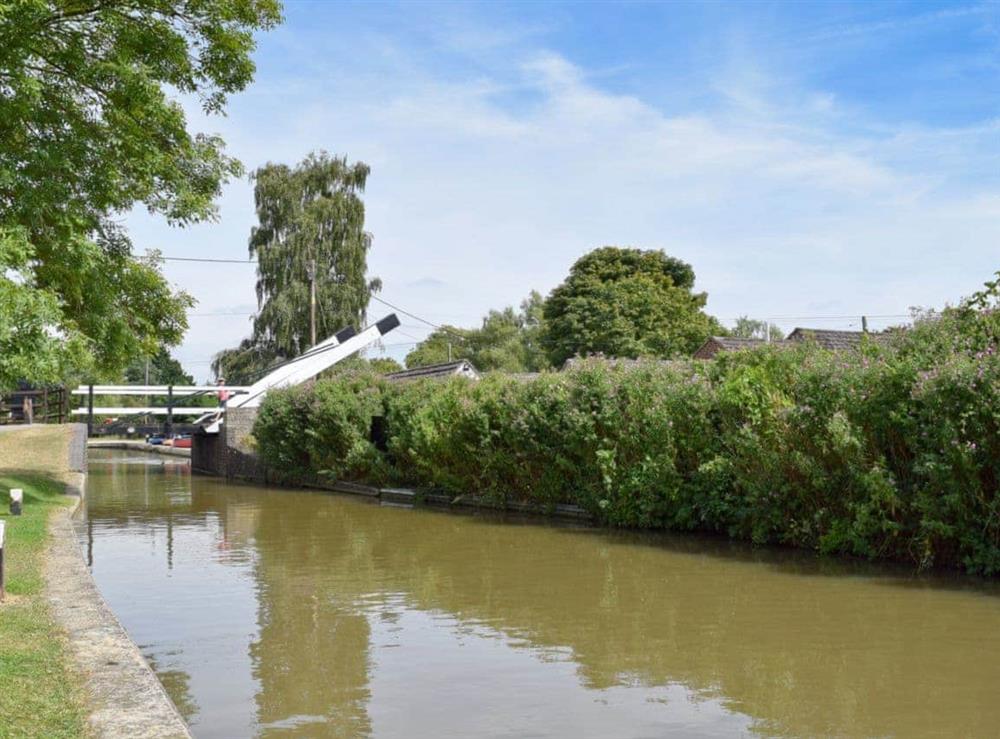 The property lies adjacent to the 18th Century Oxford Canal at The Dovecote in Thrupp, Kidlington, Oxfordshire., Great Britain