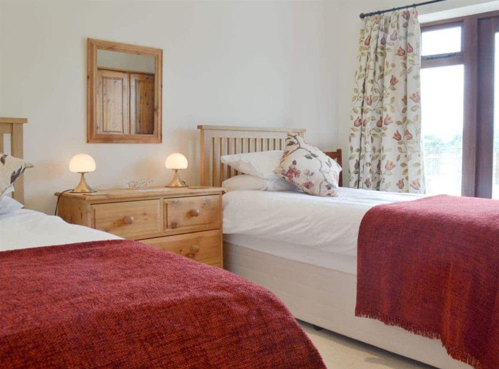 Ground floor twin bedroom at The Granary, 