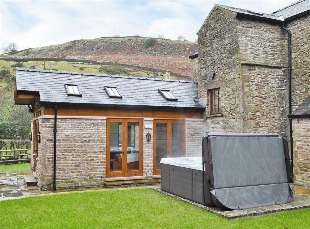 Wonderful farmhouse cottage complete with hot tub at The Farmhouse at Gradbach in Buxton, Staffordshire