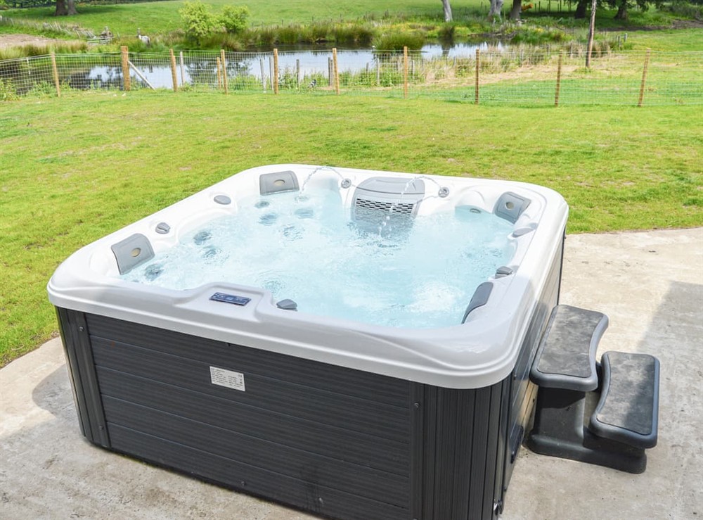 Hot tub at The Farmhouse in Linlithgow, West Lothian