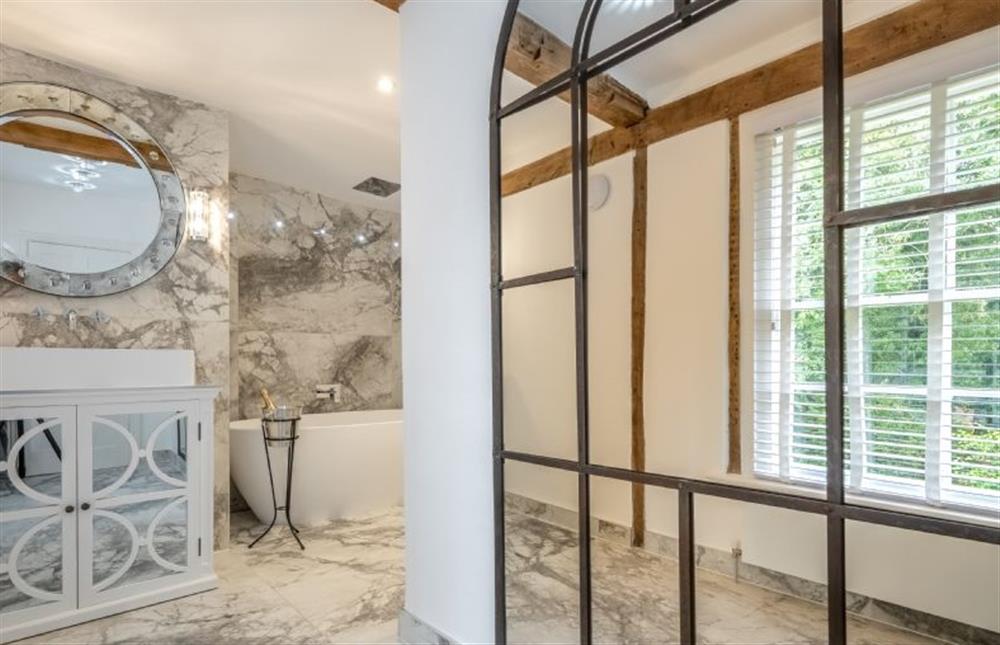 En-suite bathroom (photo 2) at The Farmhouse, Nether Hall Estate, Pakenham