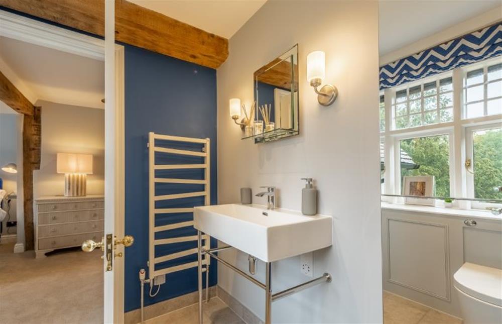 En-suite bathroom (photo 3) at The Farmhouse, Nether Hall Estate, Pakenham