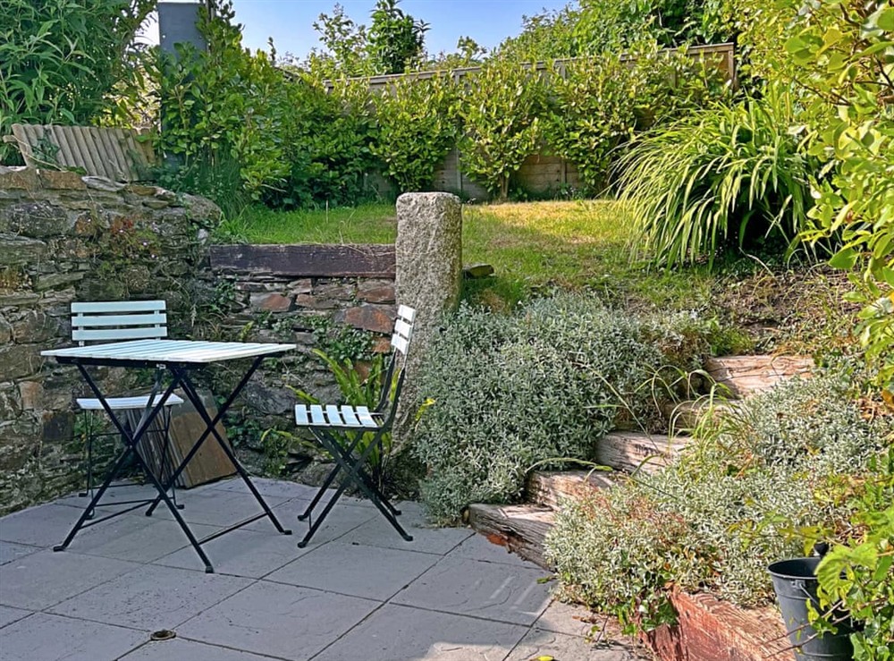 Sitting-out-area at The Farmhouse Retreat in Tywardreath, Cornwall