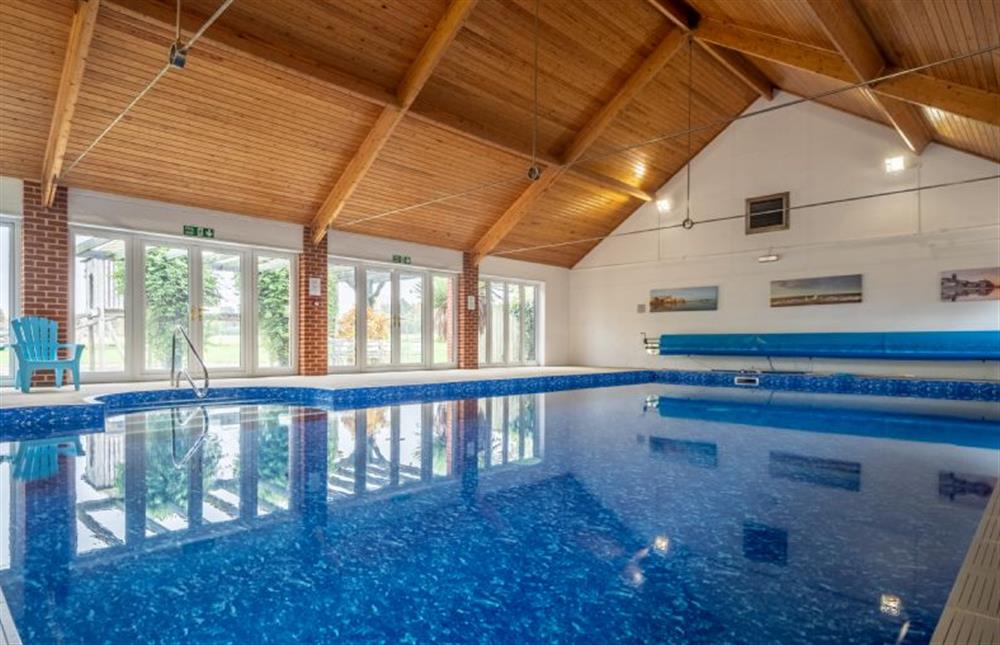 Enjoys shared use of a heated indoor swimming pool at The Felmingham, Roughton near Norwich