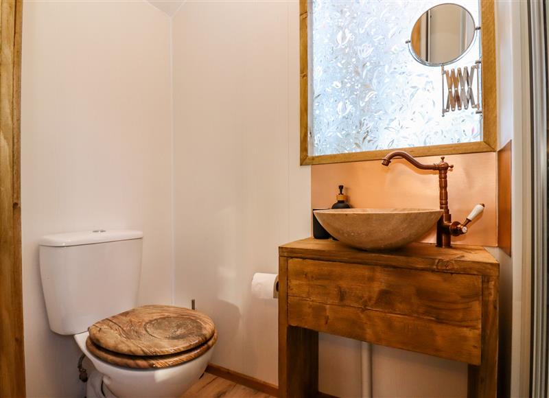 Bathroom at The Foxes Den, Oldbury-On-Severn