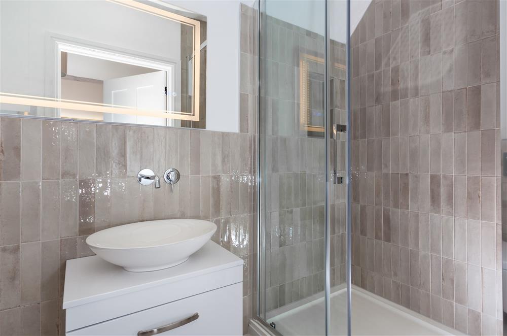 En-suite shower room to bedroom three at The Gables, Honeybourne