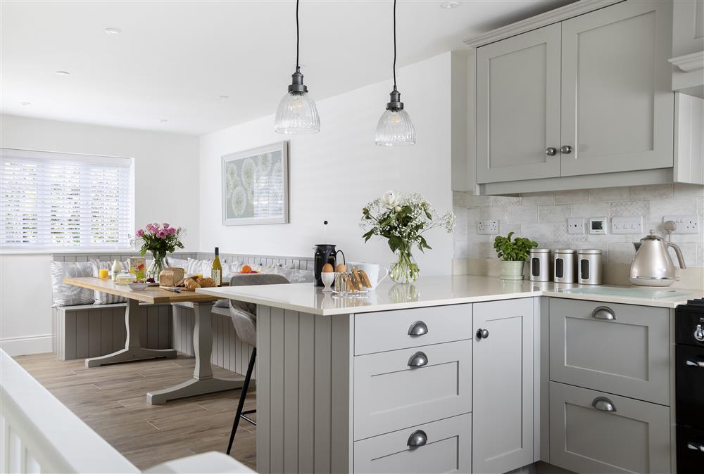 Ground floor: Open-plan bespoke kitchen and dining area at The Gap, Blockley