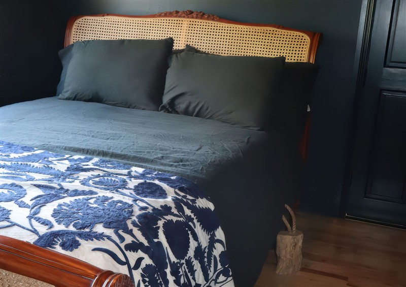 A bedroom in The Garden Cottage and Carriage House at The Garden Cottage and Carriage House, Annagry
