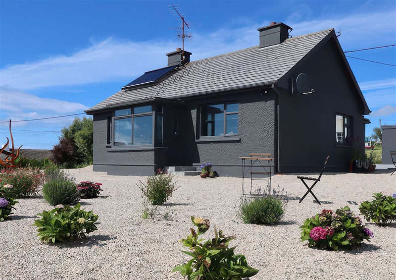 The setting (photo 2) at The Garden Cottage and Carriage House, Annagry