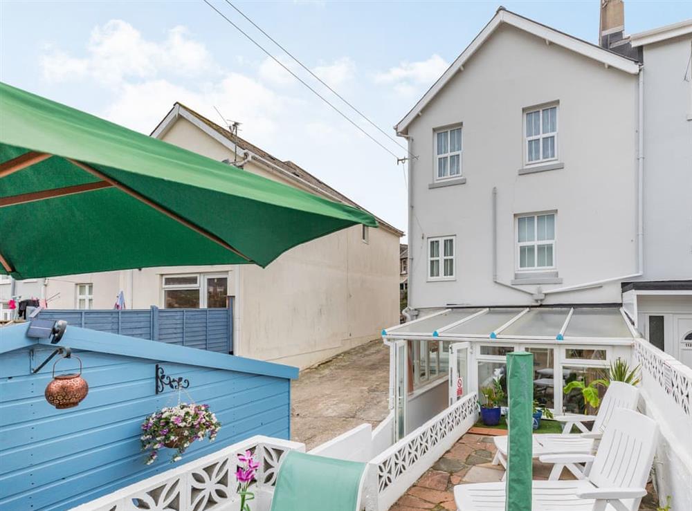 Sitting-out-area at The Garden Flat in Torquay, Devon